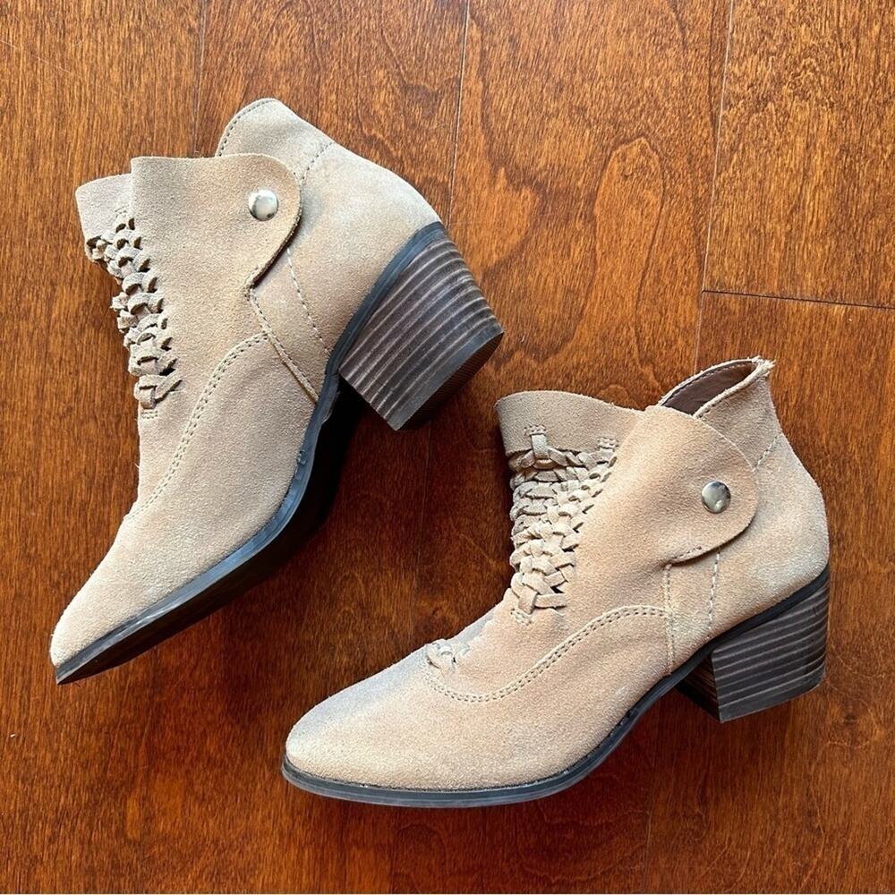 Plume by Faryl Robin Doran Tan Suede Boots, Size 7.5 *As Is*